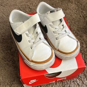 Nike toddler sneakers